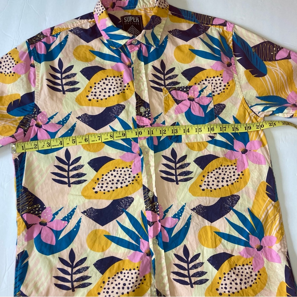 Super Massive / tropical button down shirt - Picture 2 of 7